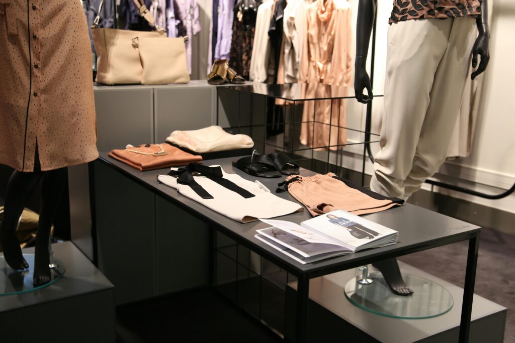 pexels edgars kisuro 1488467 1 Sustainable & Elegant Fashion